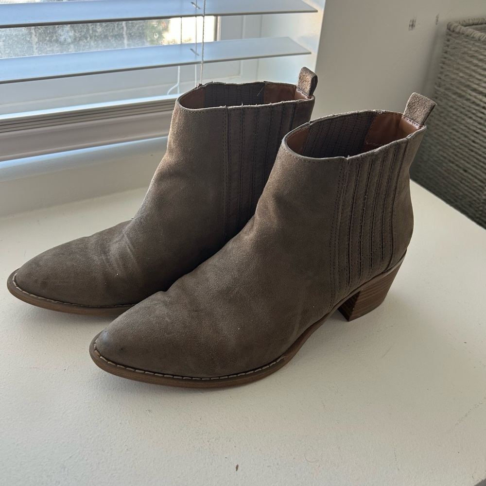 Universal Thread Taupe Ankle Booties